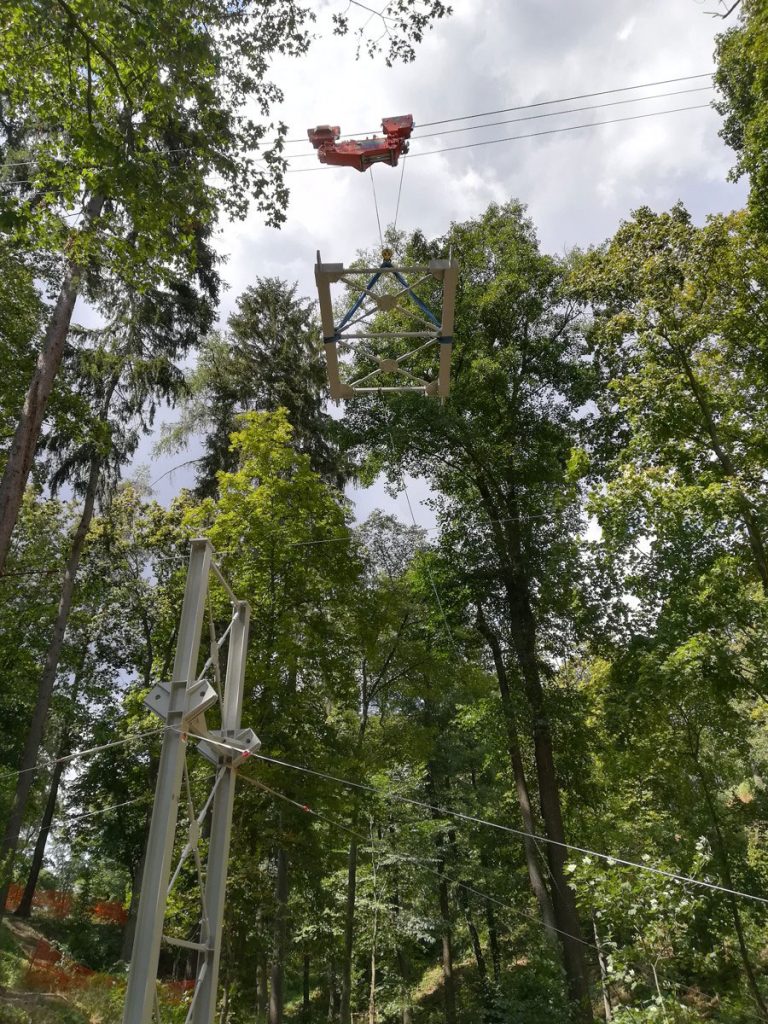 Motáž lávky ve Stříbře